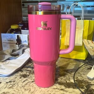 40oz hot pink stanley